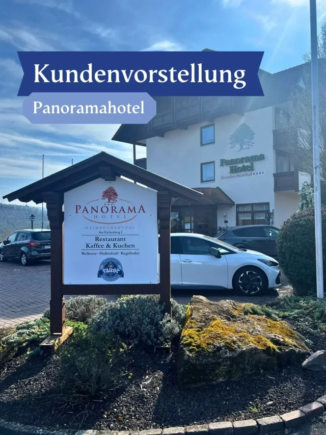 Seit Anfang 2026 sind wir stolzer Partner des Panorama Hotels Heimbuchental im wunderschönen Naturpark Spessart. 🌿

Das familiengeführte Hotel der Familie Schreck ist der ideale Ort für eine kleine Auszeit vom Alltag. Dort wird man in schönster Atmosphäre herzlich begrüßt und hat seit diesem Jahr die Möglichkeit unser Bayrisch Hell, Pils, Hefeweizen und Schwarzviertler vom Hahn sowie unser alkoholfreies Weizen, alkoholfreies Pils, Kräusen und Doppelbock aus der Flasche genießen zu können. 🍻 Passend zu unseren Bieren wird man hier vom Chef höchstpersönlich mit heimischen und internationalen Gerichten verwöhnt! 🍽️ Ein wahrer Rundumgenuss!

Neben einer leckeren, regionalen und hochwertigen Küche - die sieben Tage die Woche geöffnet hat - bietet das Hotel auch verschiedenste Übernachtungs- und Spa-Möglichkeiten - bei einem phänomenalen Ausblick ins Elsavatal! 🏔️

Wir freuen uns sehr über die Partnerschaft mit der Familie Schreck und auf viele gemeinsame Genussmomente. 🍺✨

#faust #brauerei #panoramahotel