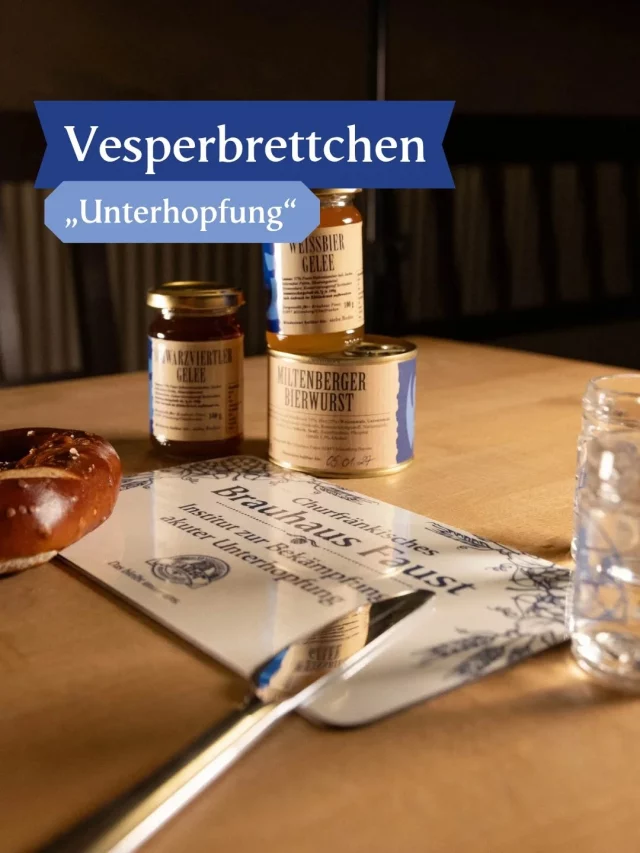 Als „Institut zur Bekämpfung akuter Unterhopfung“, liegt uns dein Wohl am Herzen. Nicht nur in Form von unserem Bier, 🍻 sondern natürlich auch bei der passenden Brotzeit. 🥨 Mit unserem Vesperbrettchen „Unterhopfung“ lässt sich das Essen einfach noch besser genießen!

Unser Vesperbrettchen fehlt dir noch in deiner Sammlung? Dann schau doch einfach im Brauereiladen vorbei oder rund um die Uhr in unserem Online-Shop. 🛒💻 Einfach den Link in der Bio klicken und dir dein Vesperbrettchen sichern!

#brauhausfaust #merch #miltenberg