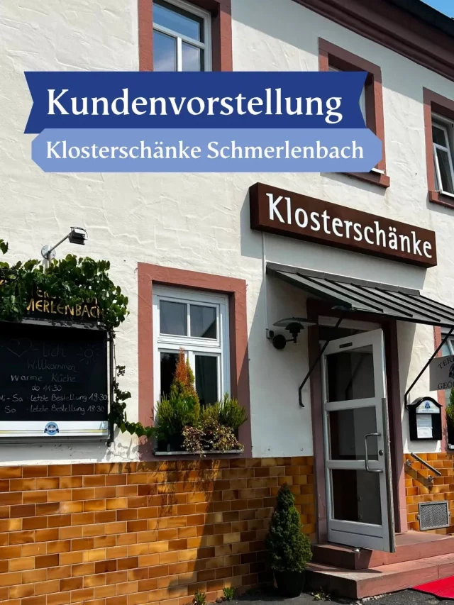 Seit 2018 wird unser Bier schon in der Klosterschänke in Schmerlenbach ausgeschenkt – und seit September 2024 wird der Gasthof von Viola Zang und Michael Holzapfel geführt.

Auf der Karte trifft gutbürgerliche Küche auf moderne Neuinterpretationen, während im Glas unter anderem unser Pils, Bayrisch Hell, Weizen und alkoholfreie Spezialitäten warten. 🍺

Mit Platz für bis zu 180 Gäste und einem großzügigen Außenbereich mitten im Grünen ist die Klosterschänke der perfekte Ort für einen gemütlichen Ausflug, ein gutes Essen oder einfach ein frisch gezapftes Faust.

Wir freuen uns sehr, die Klosterschänke zu unserer Brauhaus-Familie zählen zu dürfen und auf viele weitere gemeinsame Jahre! 💙🍻

#brauhausfaust #klosterschänke #hösbach