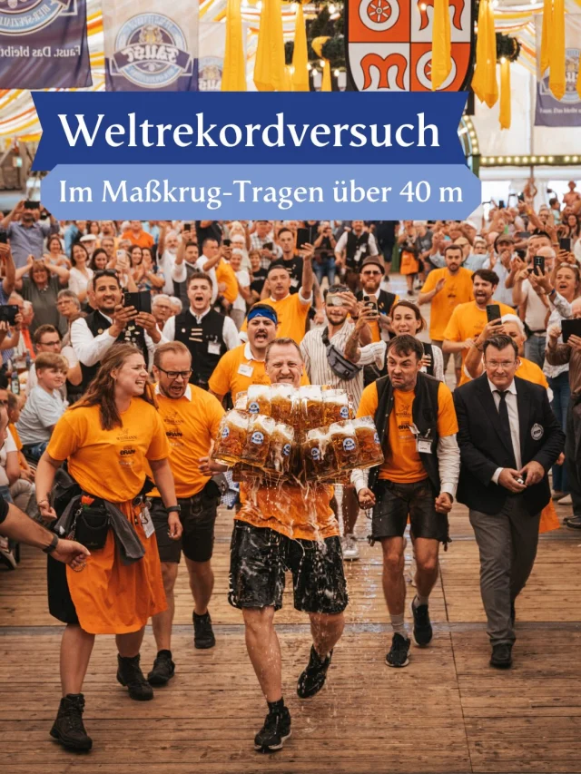 🍺 30 Maß. 69 Kilo. 40 Meter. Und ein Ziel: DER REKORD.

Michael „Michl“ Sturm wollte es auf der Miltenberger Michaelismesse wissen: Mit unglaublichen 30 Maßkrügen Faustbier trat er im Festzelt der Festhalle Widmann zum Weltrekordversuch im Maßkrugtragen über 40 Meter an.

Der erste Versuch? Leider stürze er 2 m vor dem Ziel zusammen, kaum ein Maßkrug überlebte.

Doch Michl gab nicht auf. Zweiter Versuch!

Und diesmal lief es richtig gut: Die kompletten 40 Meter wurden gemeistert. Beim Abstellen fielen leider doch noch drei Krüge vom Tisch. Weitere sechs Maß konnten aufgrund der vorgeschriebenen Füllhöhe nicht gewertet werden.

Damit brachte Michl beeindruckende 21 Maßkrüge über die komplette Distanz. Für den Rekord reichte es diesmal leider nicht: Sein eigener Guinness-Weltrekord liegt bei 26 Maßkrügen, der aktuelle Rekord eines Kontrahenten aus dem Jahr 2017 bei 29 Maßkrügen.

Als offizieller Rekordrichter war Olaf Kuchenbecker vom Rekordinstitut für Deutschland vor Ort und überwachte den Versuch.

Unterstützt wurde Michl von der Brauerei Faust und der Festhalle Widmann. Auch Bürgermeister Bernd Kahlert, Bräu Johannes Faust sowie zahlreiche Ehrengäste und Vertreter der regionalen Presse ließen sich diesen außergewöhnlichen Versuch nicht entgehen.

Und das Wichtigste: Michl hat bereits angekündigt, nächstes Jahr wiederzukommen und den Rekord nach Miltenberg zu holen. 💪🍺

Wir sind gespannt – bis dahin heißt es für Michl: Trainieren, trainieren, trainieren. Denn 30 Maß trägt man schließlich nicht mal eben zum Stammtisch. 😉

#FaustBier #Michaelismesse #Weltrekordversuch