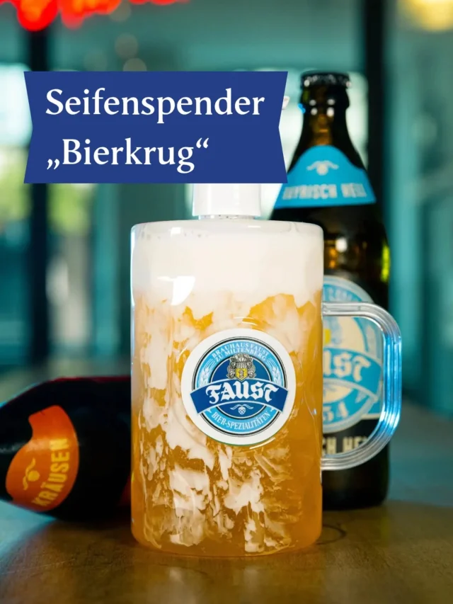 Bieroptik mal woanders! 🍺🧼 Unser Seifenspender "Bierkrug" bringt ein Stück Brauhaus Faust ins Badezimmer und sorgt mit seinem besonderen Look für einen echten Hingucker: Mit langanhaltendem und scheinbar echtem Bierschaum sieht diese Seife phantastisch aus und riecht sehr angenehm nach Birke und Zeder!

Ob als kleines Geschenk, witziges Mitbringsel oder für deine eigene Wellness-Auszeit: Diese Seife ist garantiert ein Hingucker. 😉

Du möchtest dein Badezimmer um ein bisschen Bierkultur erweitern? Dann nichts wie los: Erhältlich bei uns im Brauereiladen oder rund um die Uhr im Online-Shop. 🛒💻 Einfach den Link in der Bio klicken und dir deine Bierseife sichern!

#brauhausfaust #merch #miltenberg